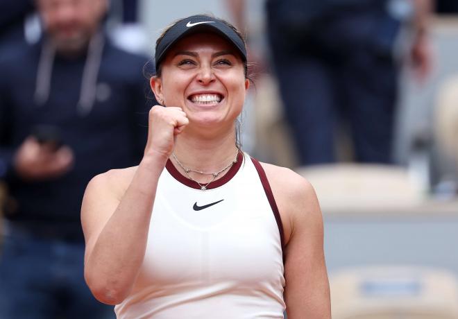 Paula Badosa vence a Naomi Osaka en la primera ronda de Roland Garros (Foto: EFE).