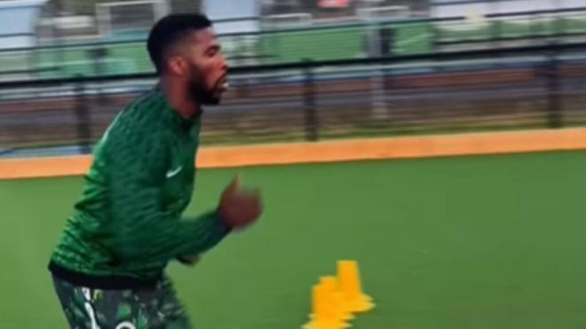 Kelechi Iheanacho, ejercitándose.