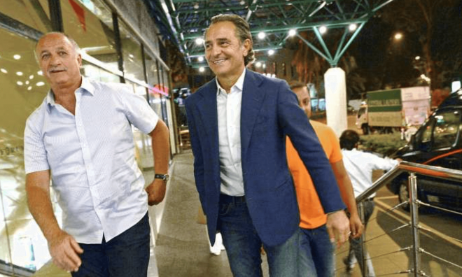 Scolari y Prandelli con Murthy detrás en Singapur (Foto: Sportdesk Singapore)