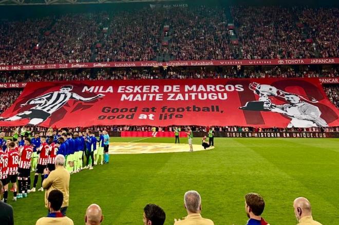 Tifo por Oscar de Marcos en la grada de San Mamés (Foto: Athletic Club).