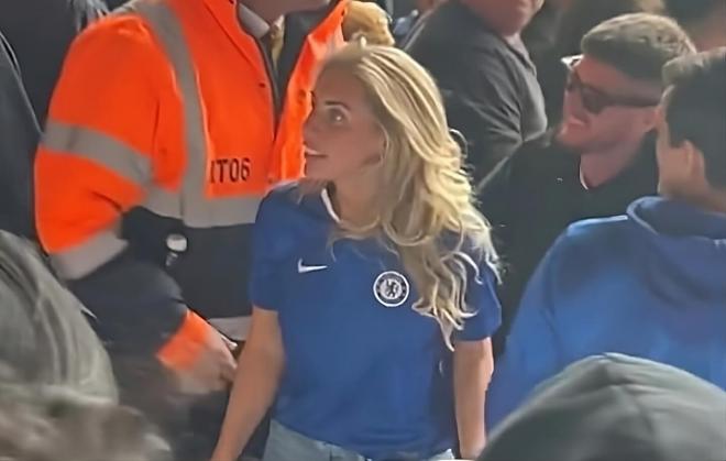 Bonnie Blue, modelo de Onlyfans, en la grada del Chelsea.