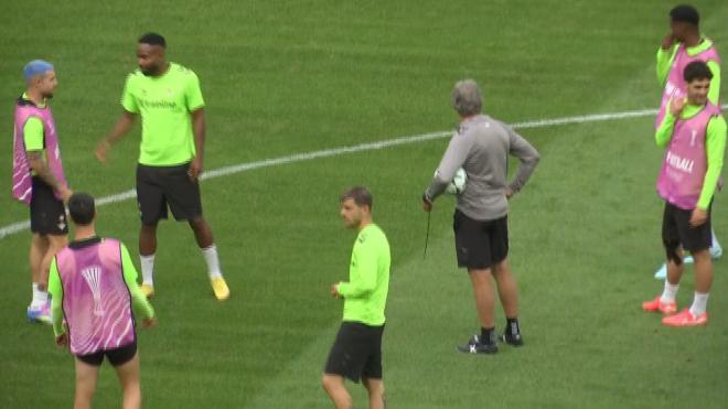 Imágenes de ElDesmarque del entrenamiento del Betis previo a la final de Conference.