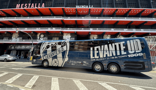 Autobús del Levante en Mestalla