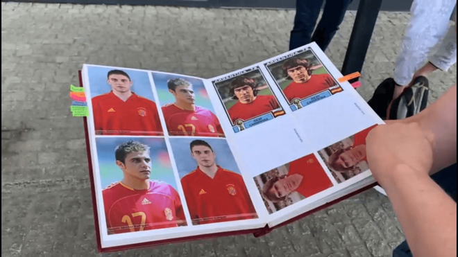 Joaquín y Cardeñosa, en el álbum de autógrafos de dos hinchas polacos.