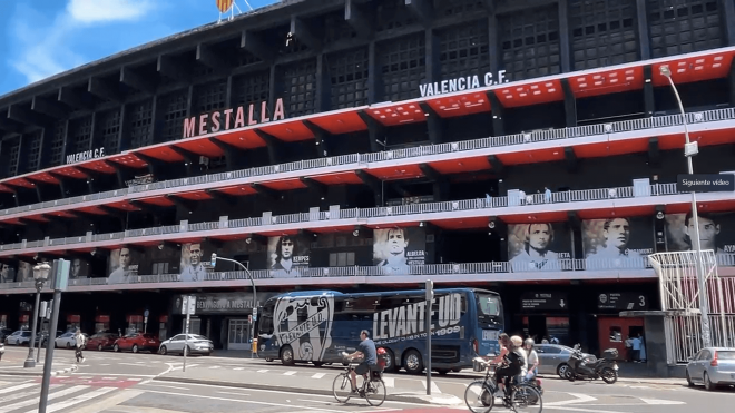 El autobús del Levante, en Mestalla.