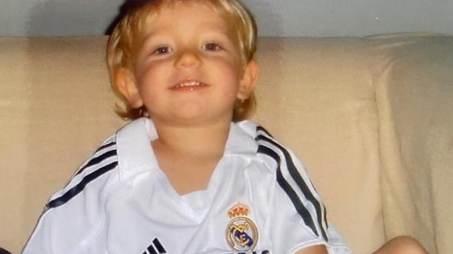 Dean Huijsen posa con la camiseta del Real Madrid (Foto: Instagram Dean Huijsen)