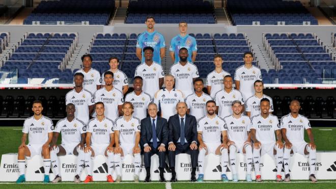 La plantilla del Real Madrid 2024/25 al completo (Foto: @vinijr en X)