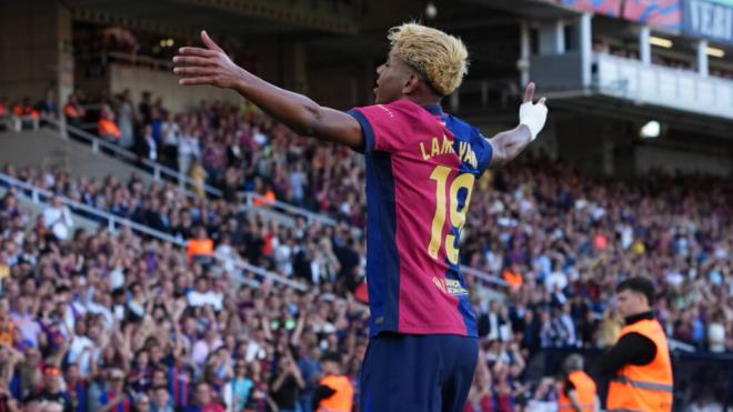 Lamine Yamal celebrando un gol con el Barcelona (Cordon Press)