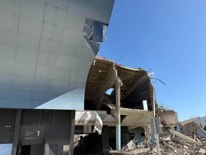 Obras de derribo de la grada de Gol de Balaídos (Foto: Alberto Bravo).