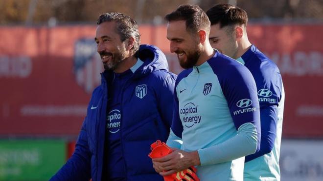 Pablo Vercellone y Jan Oblak, en un entrenamiento del Atlético de Madrid (Instagram)