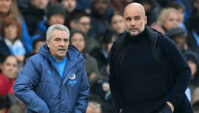 Juanma Lillo y Pep Guardiola, en un partido del Manchester City (Foto: Cordon Press).