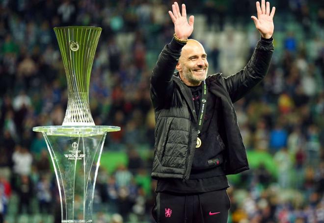 Enzo Maresca celebra la conquista de la UEFA Conference League (Foto: Cordon Press).