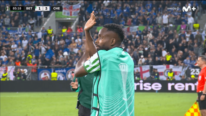 Cedric Bakambu pide penalti en el Betis-Chelsea.