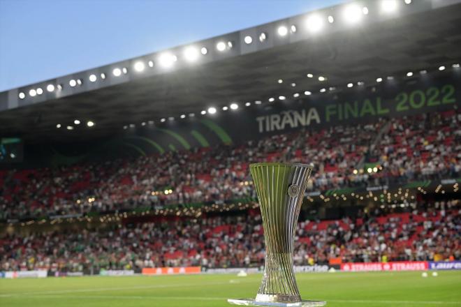 El trofeo de la Conference League (Europa Press)