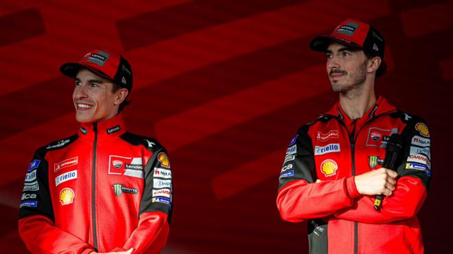 Marc Márquez y Pecco Bagnaia, en un acto tras el Gran Premio de Silverstone (Foto: Ducati Corse).