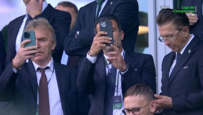 Luis Figo alucina con la afición del Real Betis