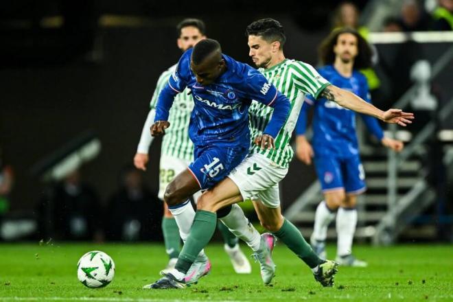Marc Bartra, ante el Chelsea (Foto: Europa Press)