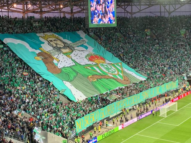 El tifo de la afición del Betis en Wroclaw.