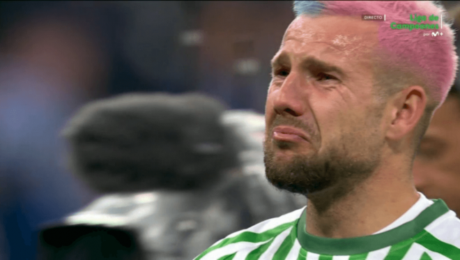 Las lágrimas de los jugadores del Betis tras el pitido final. (Foto: Movistar)