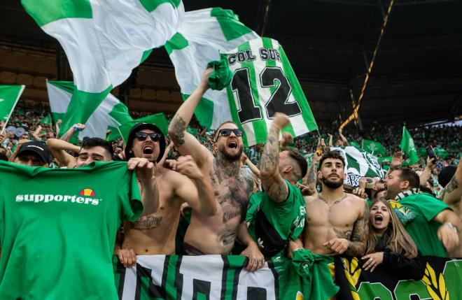 La afición del Betis, durante la final de la Conference League (Foto: EFE).