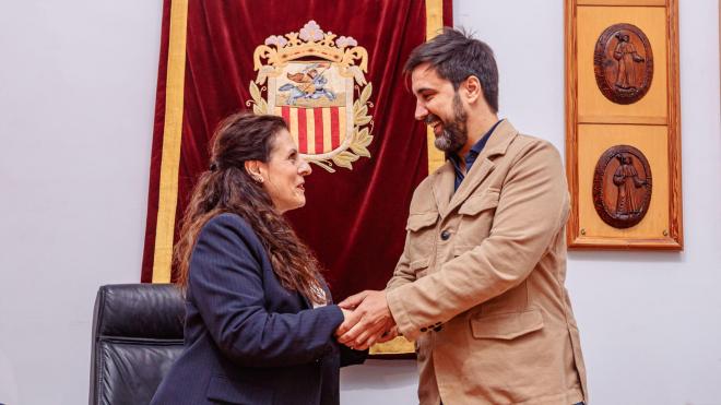 Javier Solís y la alcaldesa