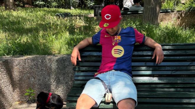 El padre de Lamine Yamal posa con la camiseta del Barcelona (Foto: Instagram)
