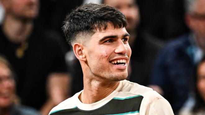 Carlos Alcaraz sonriendo en Roland Garros (Europa Press)