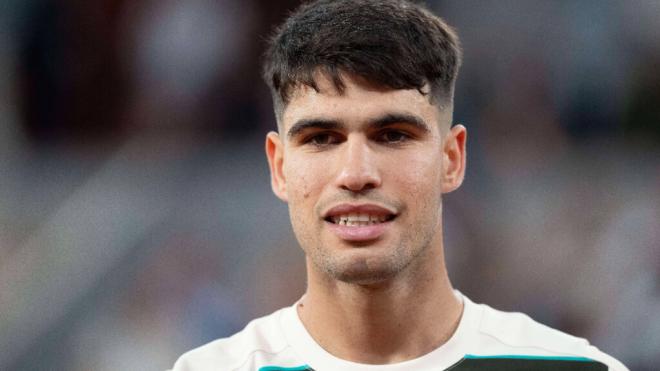 Carlos Alcaraz sonriendo en Roland Garros (Europa Press)