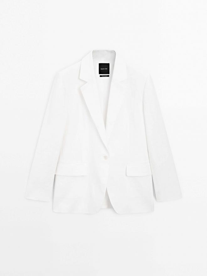 Americana blanca de lino de Massimo Dutti.