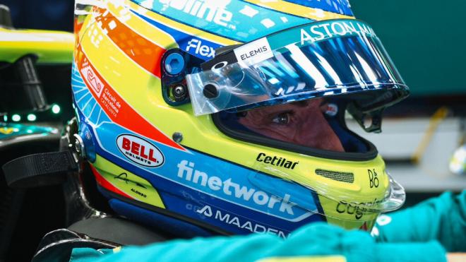 Fernando Alonso, durante los Libres 1 del Gran Premio de España en Montmeló (Foto: Aston Martin).