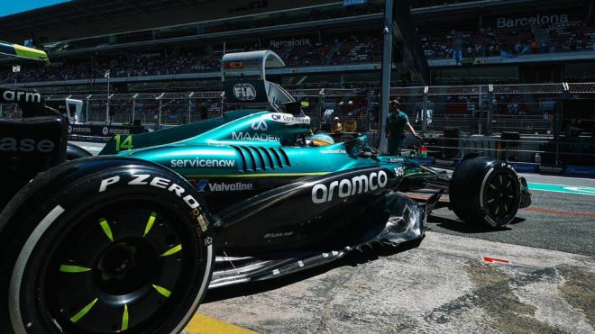 Fernando Alonso, durante los Libres 1 del Gran Premio de España en Montmeló (Foto: Aston Martin).