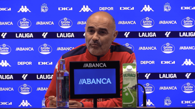 Óscar Gilsanz, en rueda de prensa con el Deportivo.