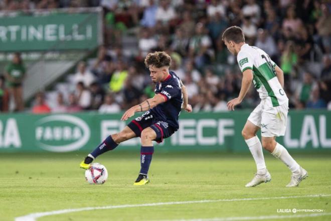 Mario Soriano ante el Elche. (Foto: LALIGA)