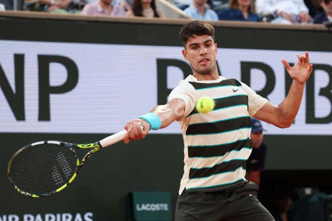 Carlos Alcaraz, en el partido de Roland Garros ante Dzumhur (Foto: CordonPress).