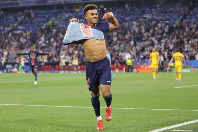 Desiré Doué celebra uno de sus goles en la final. (Foto: EFE)
