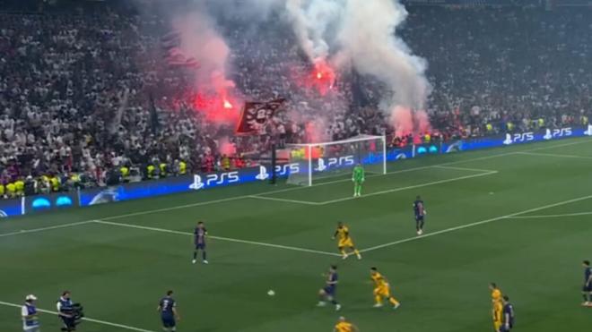 Los ultras del PSG sacaron bengalas tras el 2-0 ante el Inter (captura: Movistar).
