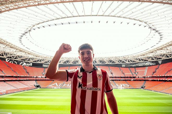 El bermeano Mikel Jauregizar ha extendido por 4 temporadas su contrato (Foto: Athletic Club).