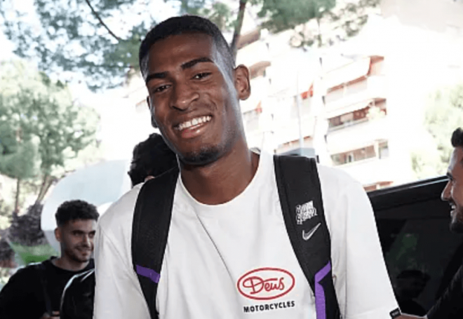 Mosquera a su llegada a la concentración de la Sub 21