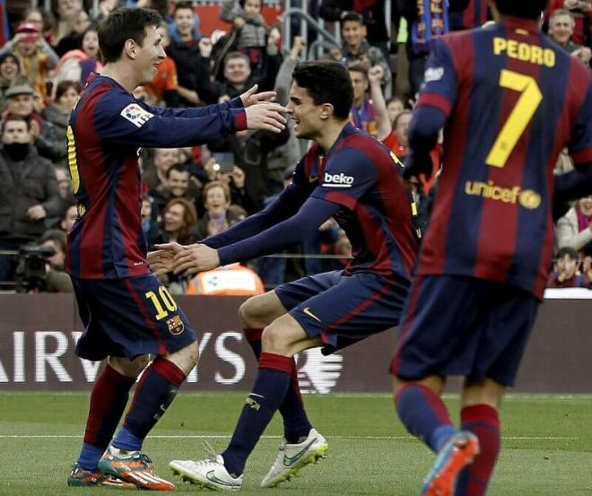 Marc Bartra celebra un gol junto a Leo Messi (Foto: EFE)