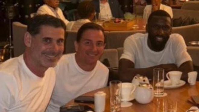 Antonio Rüdiger comiendo junto a Fernando Hierro (Redes Sociales)