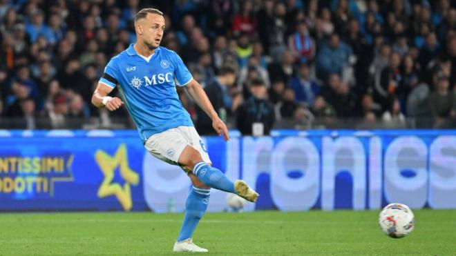 Lobotka, en un partido con el Nápoles (Cordon Press)