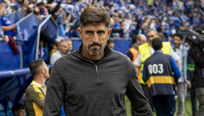 Veljko Paunovic ante el Cádiz en el Carlos Tartiere. (Foto: LALIGA)