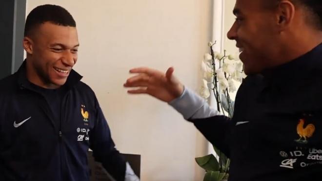 Mbappé saluda a Doué con Francia (Foto: Selección Francesa)