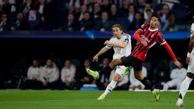 Luka Modric jugando contra el Milan en Champions (Europa Press)