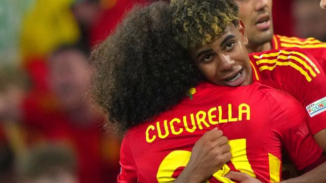 Lamine Yamal y Marc Cucurella en un partido de la Selección Española (Foto: Cordon Press)