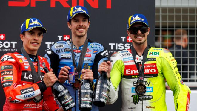 Marc Márquez, junto a su hermano Álex, en el GP de Silverstone (foto: Cordon Press).