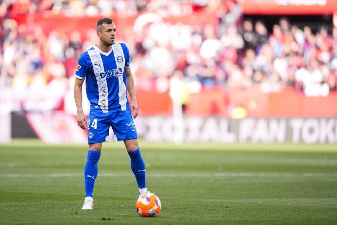 Joan Jordán, durante un partido del Alavés (Foto: Europa Press).