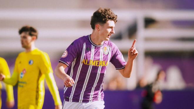 Mariano Villafáfila celebrando un tanto con el Real Valladolid (Foto: Real Valladolid)