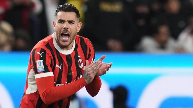 Theo Hernández, en un partido del AC Milan (Cordon Press)