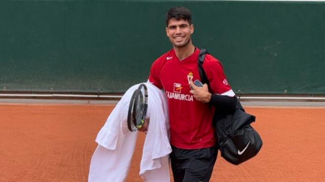 Alcaraz, con la camiseta del Real Murcia en Roland Garros (Germán R. Abril)